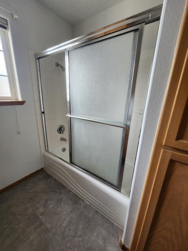 Building Photo - 2-bedroom 2-bath duplex