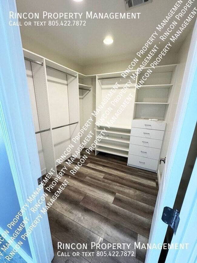 Building Photo - 708 Calle Pensamiento