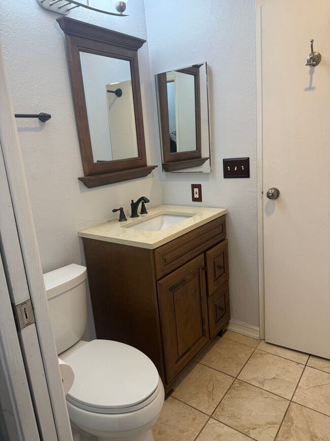 Building Photo - Condo near the beach - top floor