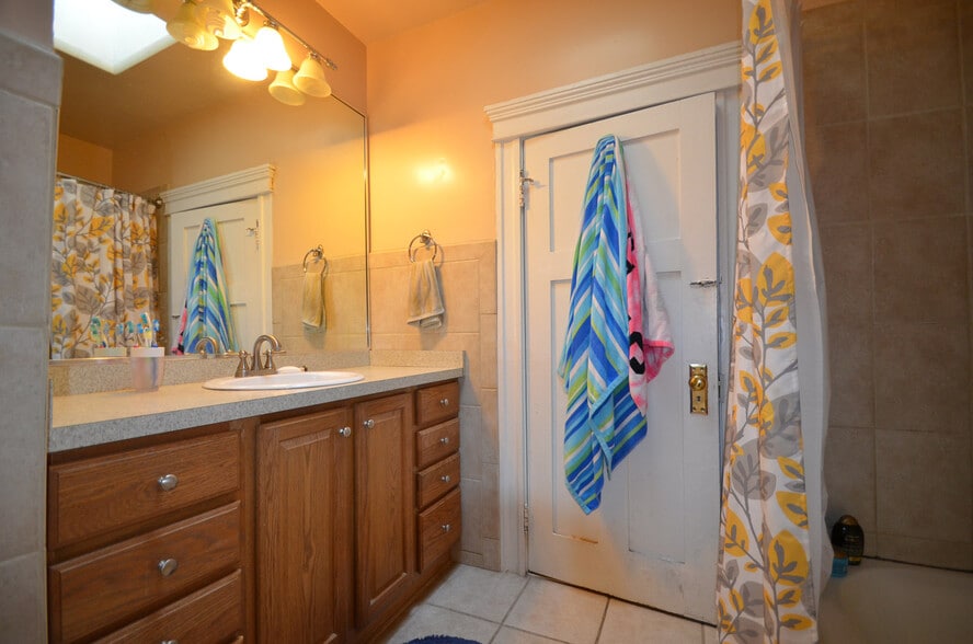 2nd Floor Full Bath - 107 E 32nd St