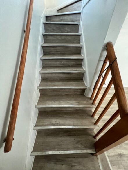 Building Photo - 1322 W 110th St