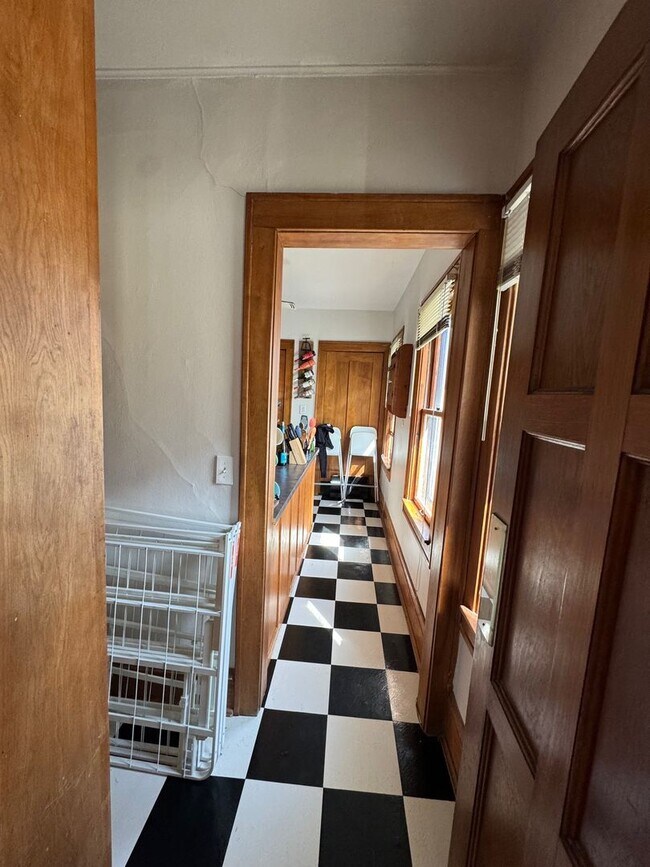 Building Photo - 3216-18 N Marietta