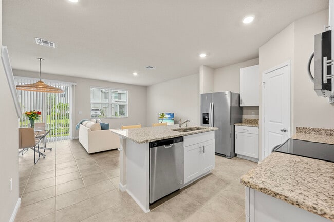 Building Photo - 5731 SE Edgewater Cir