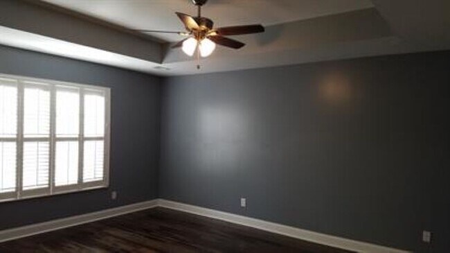 Building Photo - 2108 Cherokee Dr