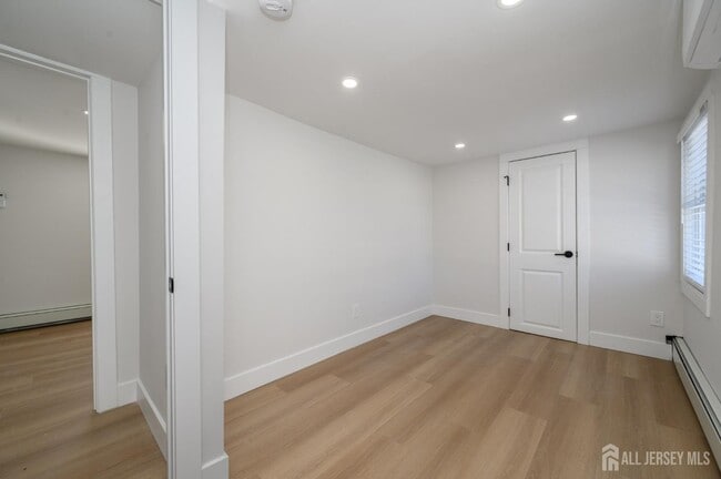 Building Photo - 8 Orchard St