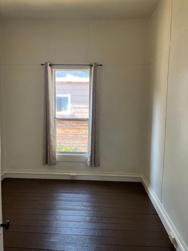 Building Photo - Early 1900's Charm In This Two Bedroom in Prescott