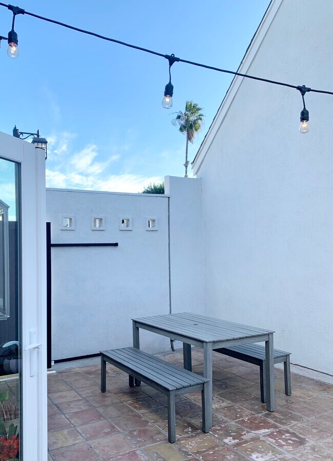 Building Photo - 24382 Lantern Hill Dr