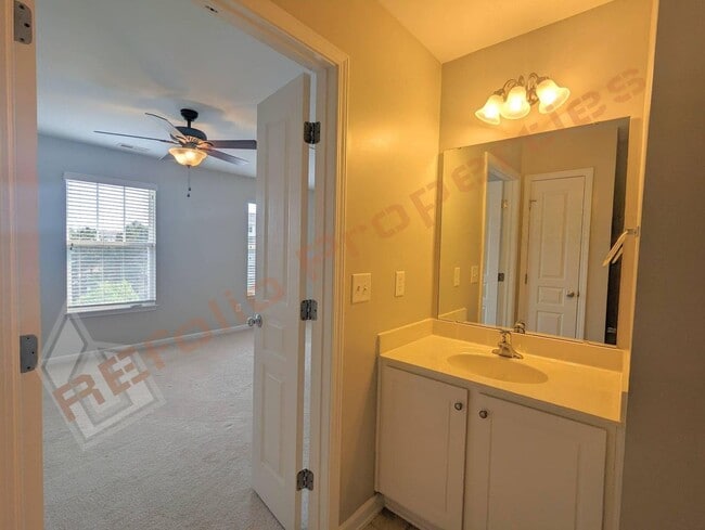 Building Photo - Great Location 3 Story 3 Bedroom, 3.5 Bath...