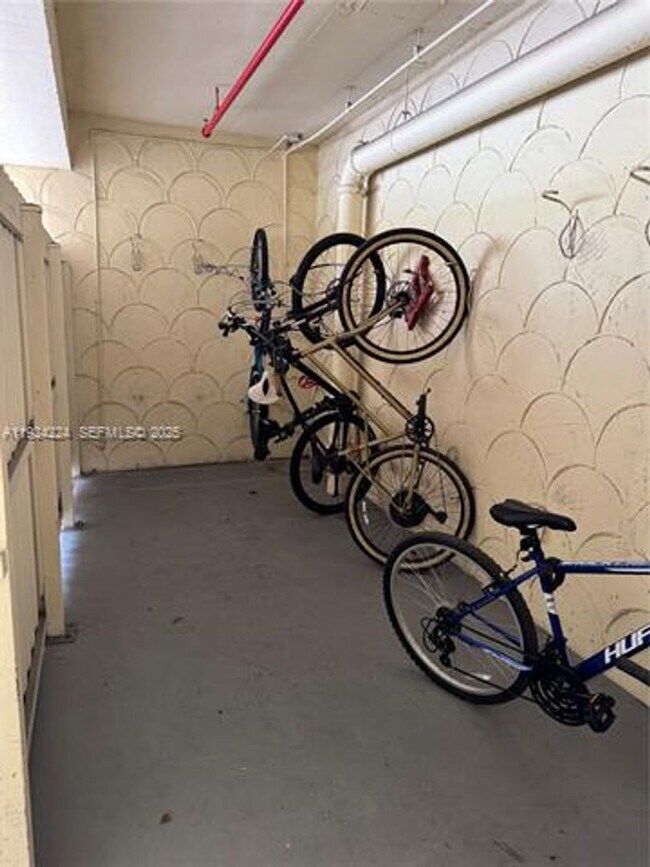 Building Photo - 1824 Brickell Ave