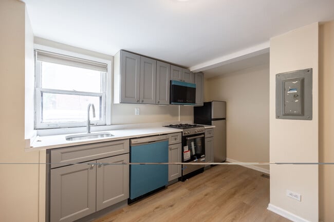 Building Photo - 1503 W Fullerton Ave