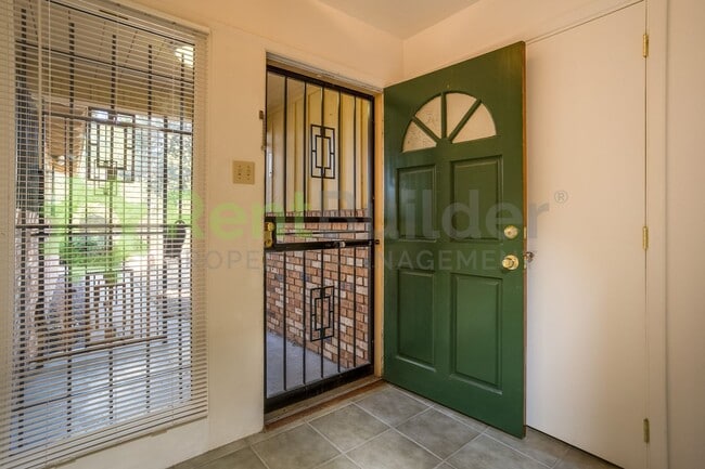 Building Photo - Call (505) 808-6467 to schedule a showing!