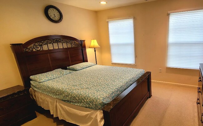 Building Photo - 19 Jason Ct