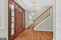 Building Photo - 8405 Overlook St