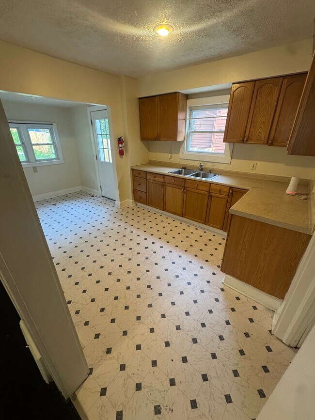 Building Photo - 431 Noah Ave