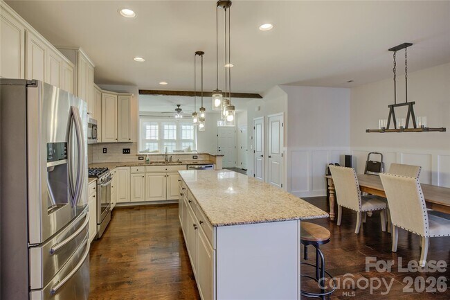 Building Photo - 1731 Evergreen Dr