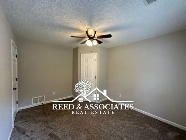 Building Photo - 3 Bedroom Near Gallaway, TN