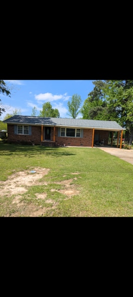 Primary Photo - 162 W Thomas Dr