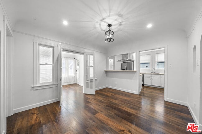 Building Photo - 369 S Virgil Ave