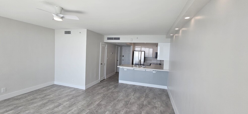 Building Photo - 2501 S Ocean Dr