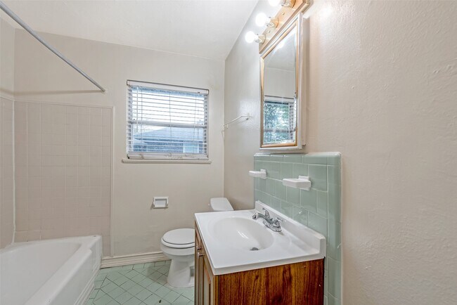 Building Photo - 6114 Doulton Dr