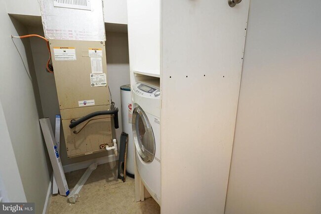 Building Photo - 10 N Pennsylvania Ave