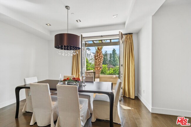 Building Photo - 443 N Palm Dr