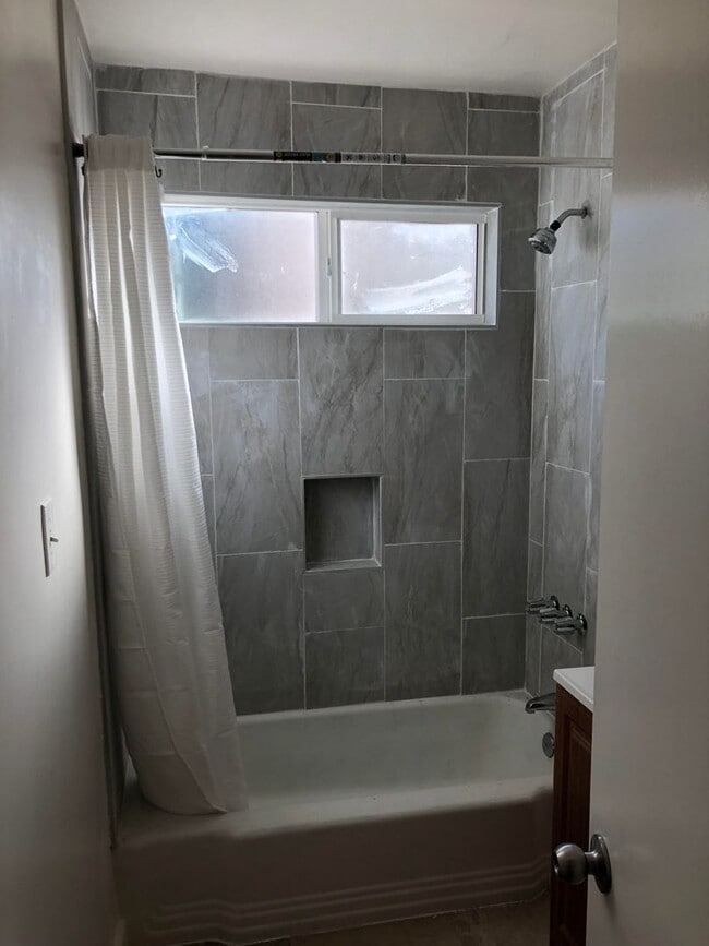 Building Photo - Newly remodeled 1 bedroom