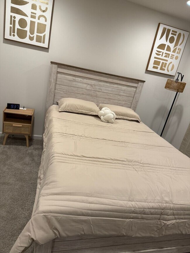 Building Photo - Charming 3BR Duplex in Charlotte