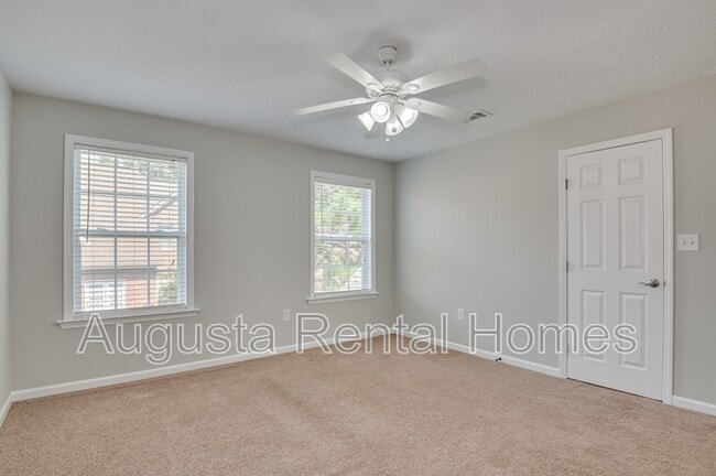 Building Photo - 145 Coach Ln