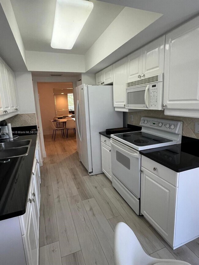 Building Photo - 21055 Yacht Club Dr