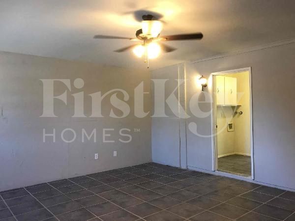 Building Photo - 4924 S Hazelton Ln