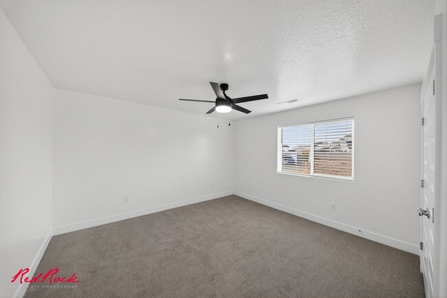 Building Photo - Stunning 4 Bedroom, 3 Bathroom Home in Beautiful Desert Terrace Community