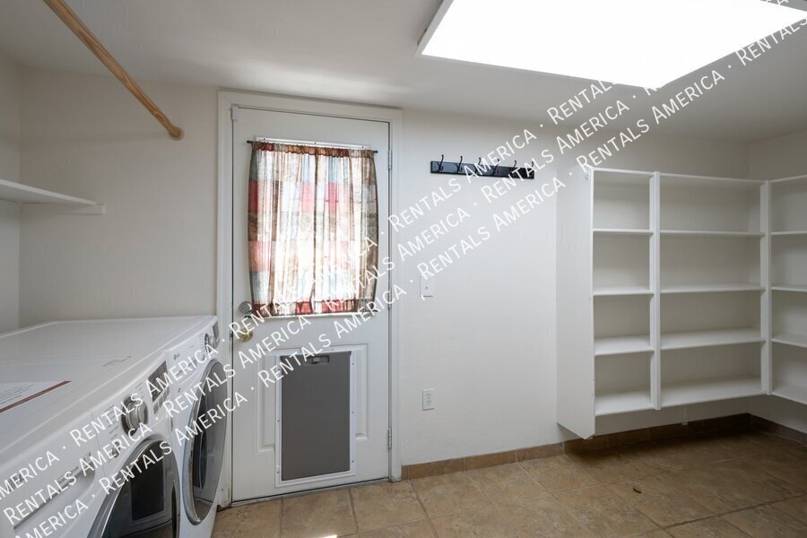 Building Photo - 10646 E Bogart Ave