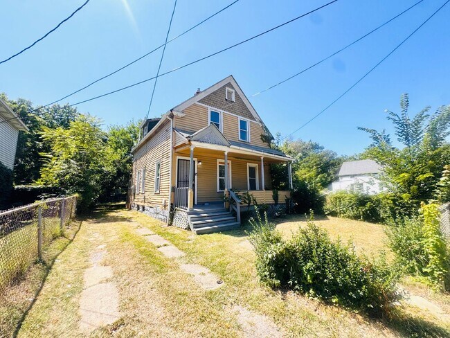 Building Photo - 924 Ansel Rd