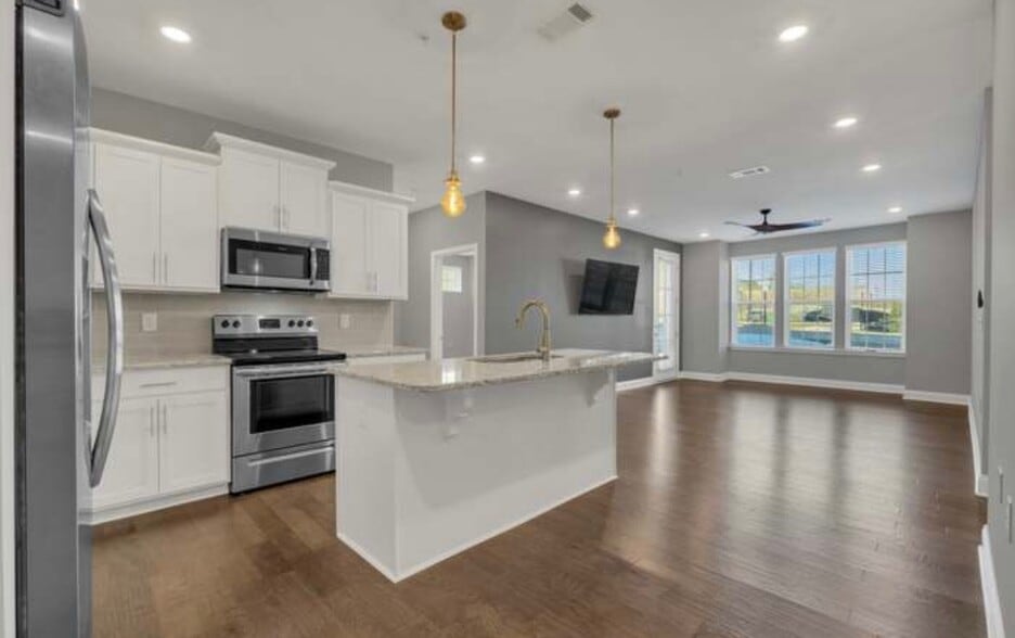 open plan - 1000 Vintage Green Ln