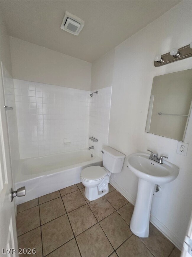 Building Photo - 412 W Monroe Ave