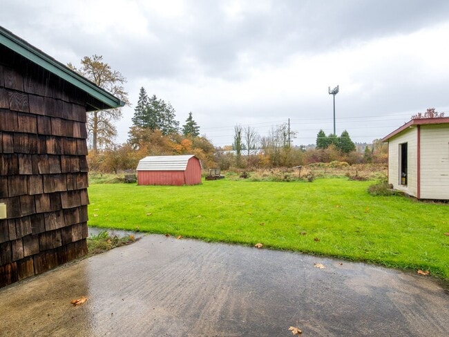 Building Photo - Adorable 2-bdrm/2-bath barn conversion home off River Road—Rural feel, close to everything
