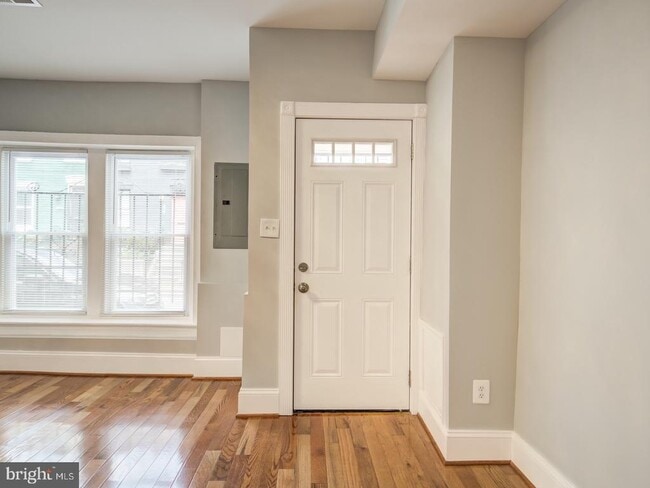 Building Photo - 424 Elm St NW