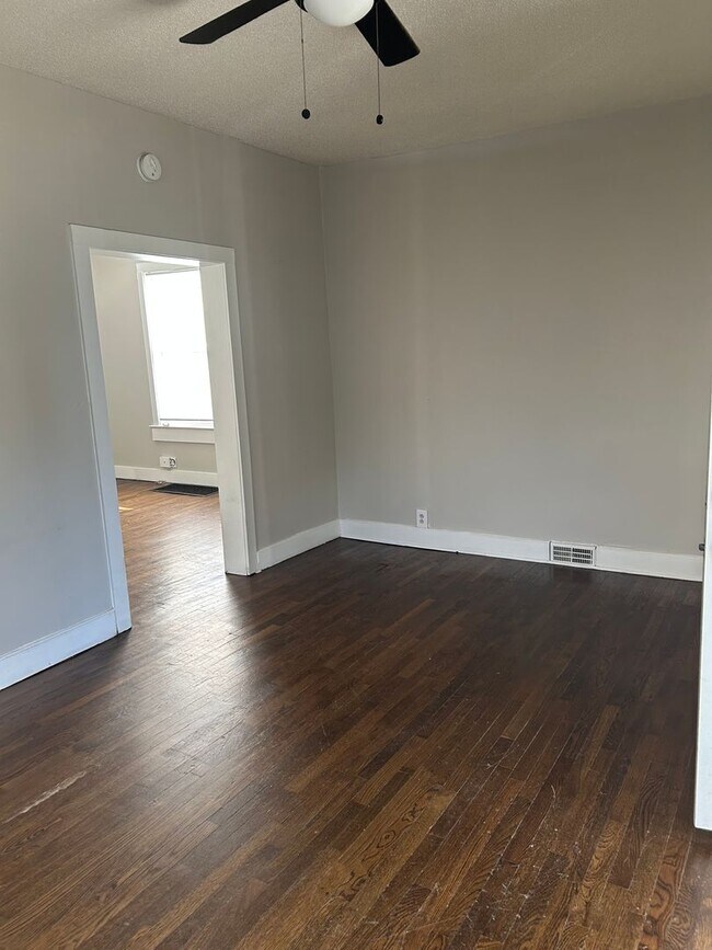 Building Photo - 201 N 16 St