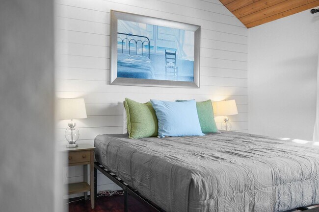 Building Photo - 733 Seacoast Dr