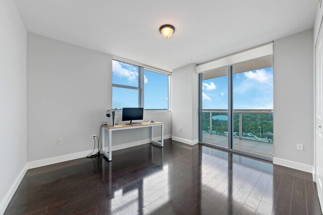 Building Photo - 2641 N Flamingo Rd