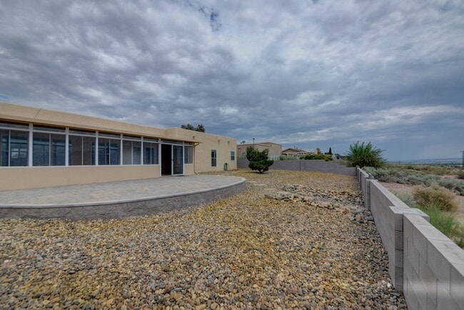Building Photo - Amazing 4 Bedroom with Views SE Rio Rancho!