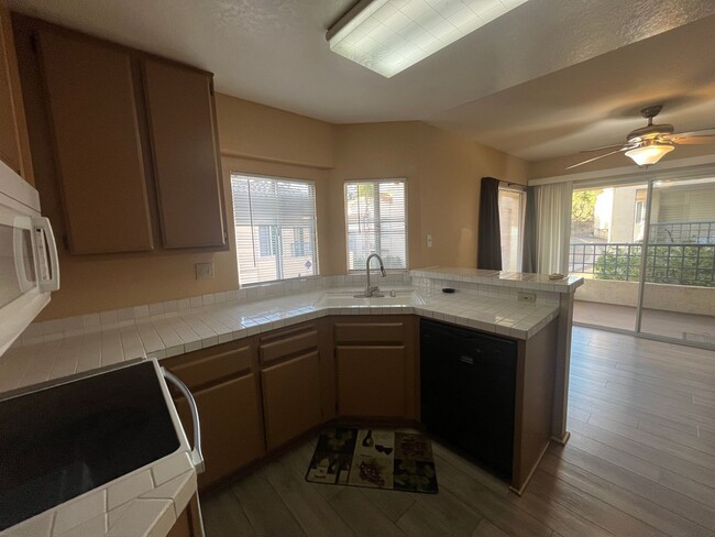 Building Photo - 2 Bedroom, 2.5 Bathroom Condo for Rent in ...