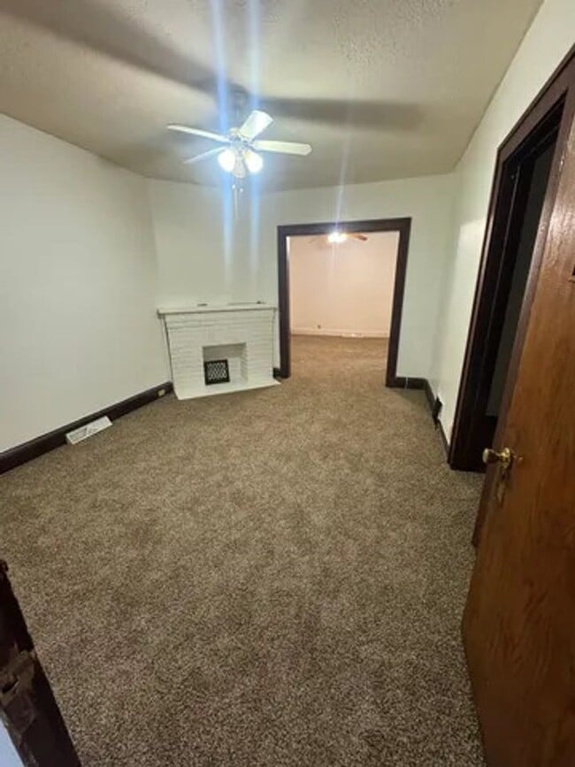 Building Photo - 44 E Brookside Ave