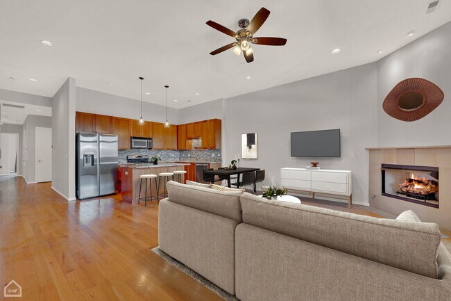 Building Photo - 1843 W North Ave