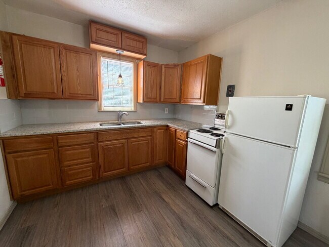 Building Photo - 1 bedroom above garage in Tech Terrace