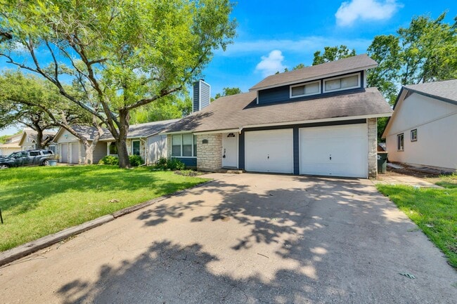 Building Photo - 9731 Meadowheath Dr