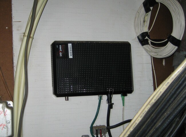 Building Photo - 214 Locust St SE