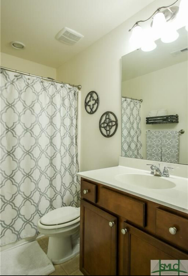 Building Photo - 426 Lions Den Dr