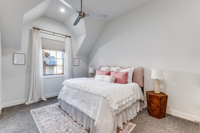 Building Photo - 5073 Gaston Ave